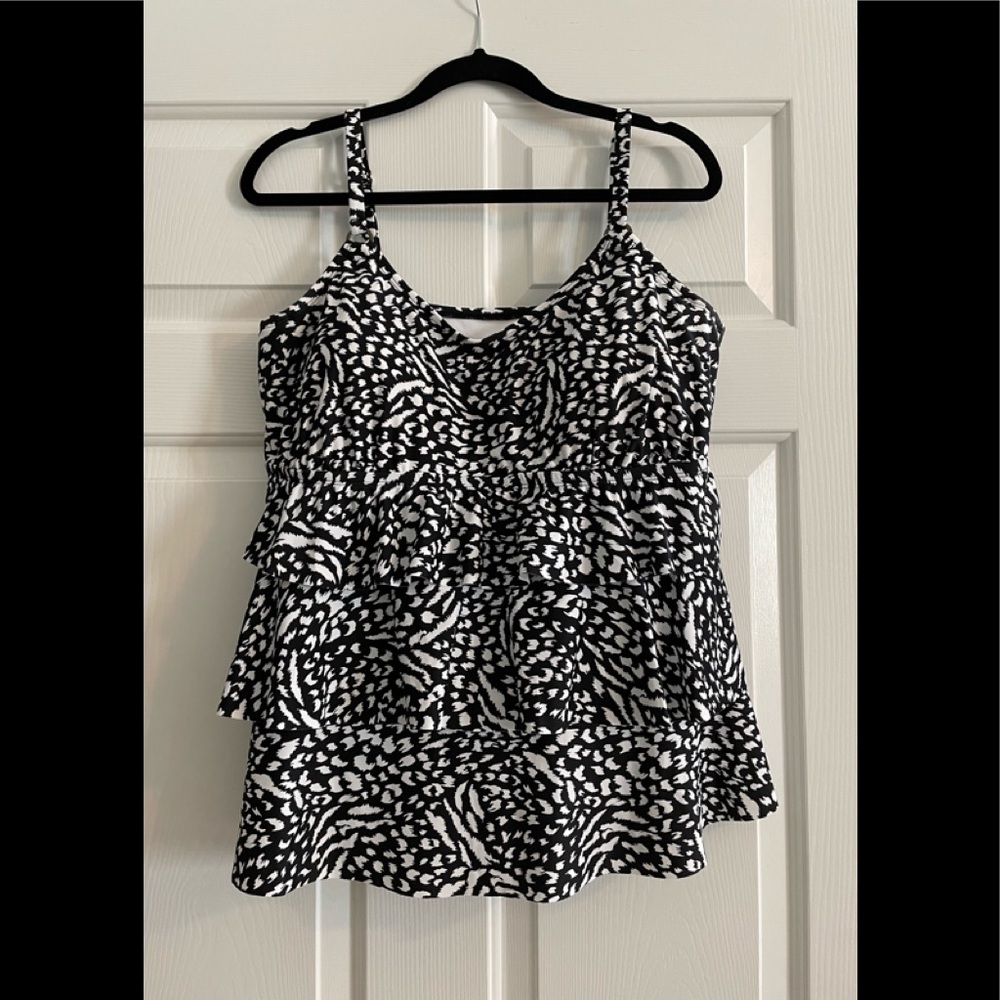 Island Escape Woman NWOT size 20W swim top never worn